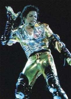 Michael Jackson - Michael Jackson elhagyja a Sony-t