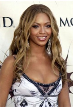 Beyonce - Beyoncé csábító ruhái miatt nem léphet fel