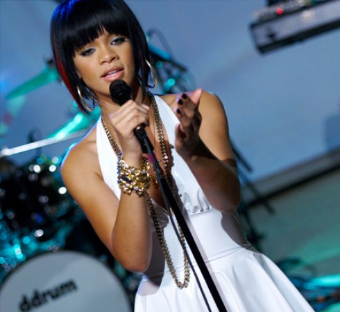 Rihanna - Rihanna jót cselekszik