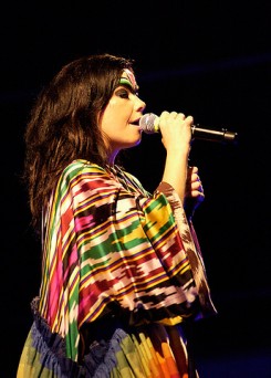 Björk - Kína betiltja a lázadó sztárok fellépését
