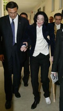 Michael Jackson - Michael Jackoson bíróságon