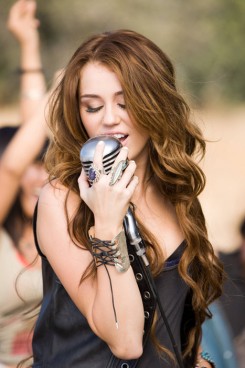 Miley Cyrus - Megérkezett a legújabb Miley Cyrus klip