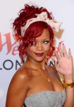 Rihanna - Rihanna egy vagyont költ a hajára
